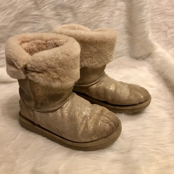 UGG Boots Beautiful cream with gold glitter ✨Kids4/Adult 6 EUC barely worn - Picture 3 of 11